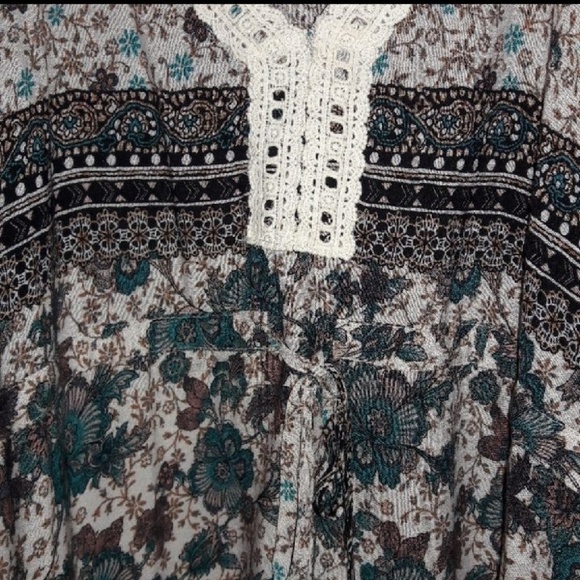 💥Host Pick!💥Boho Cold Shoulder Top - Picture 3 of 4